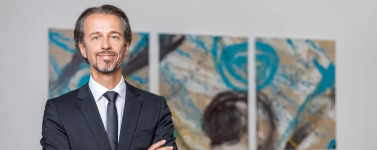 Rechtliche Sicherheit für Ihre Verträge mit Law-Experts.at Anwalt Dr. Wiesflecker
